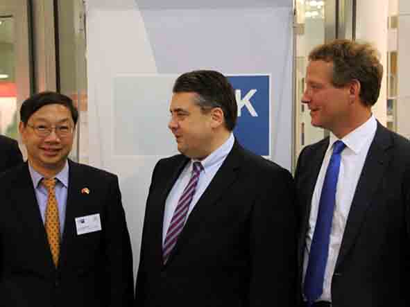 Titel "Asien Kurier", Apr. 2014 Asien Kurier "Asien Kurier", Apr. 2014